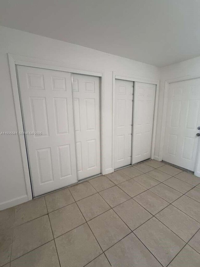 Building Photo - 1770 SW 44th Ave