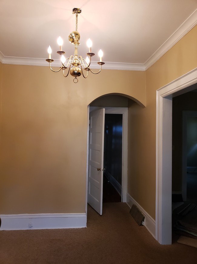 Entry/Foyer - 513 Grant St