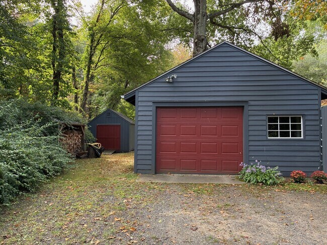 Building Photo - 529 N Madison Rd