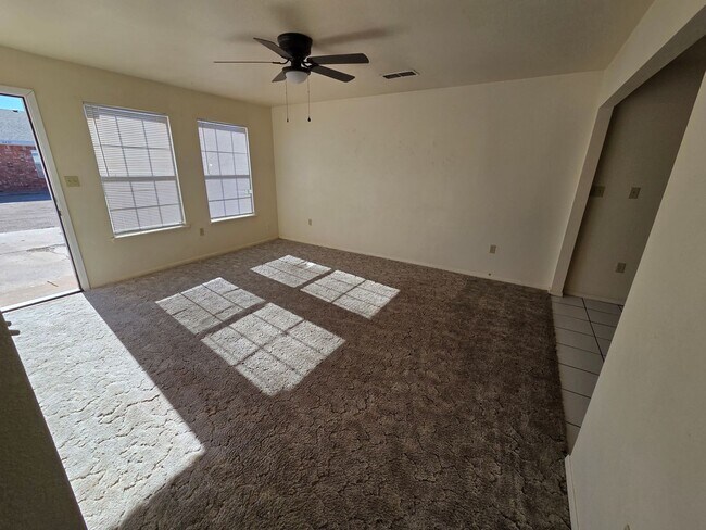 Foto del edificio - 2433 E 21st St