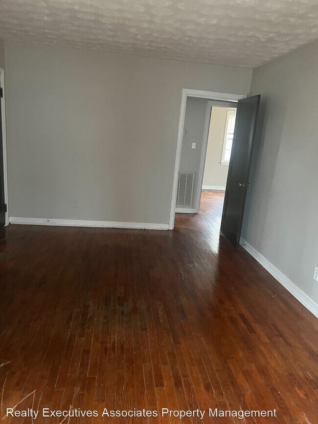 Building Photo - 2 br, 1 bath House - 719 East Emerald Ave