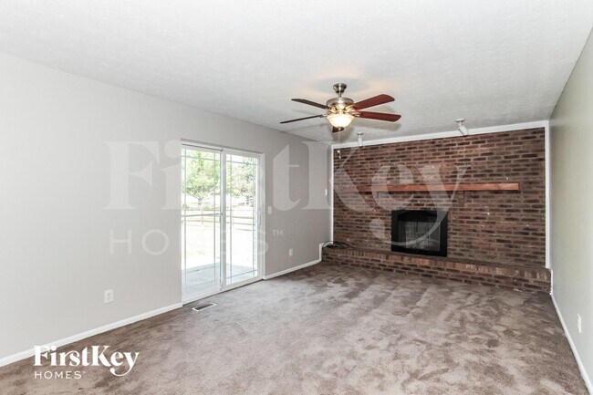 Building Photo - 3938 Schroeder Dr