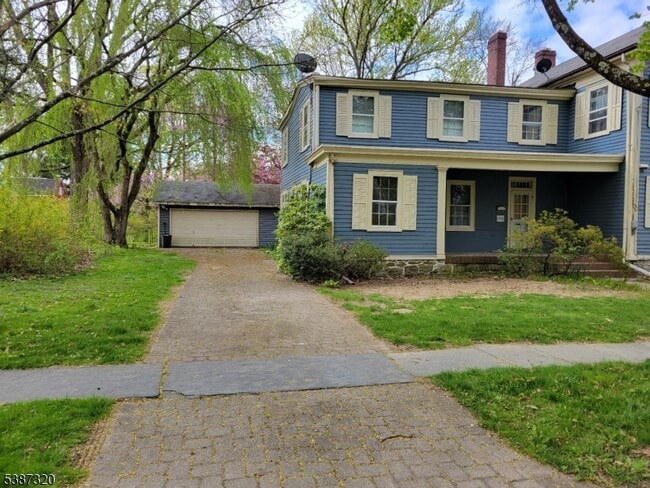Building Photo - 504 3rd St