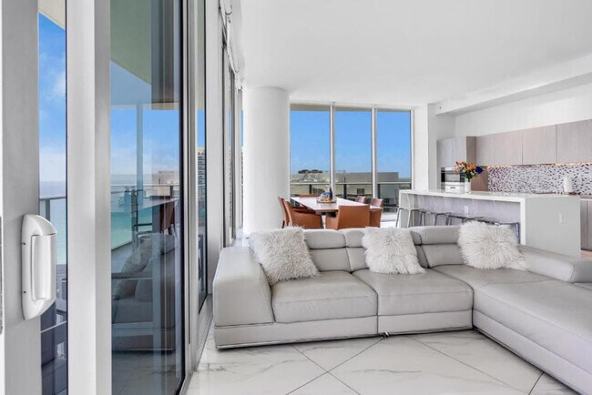 Building Photo - 4111 S Ocean Dr