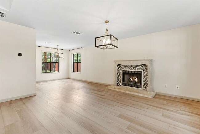 Building Photo - 17842 Park Valley Dr