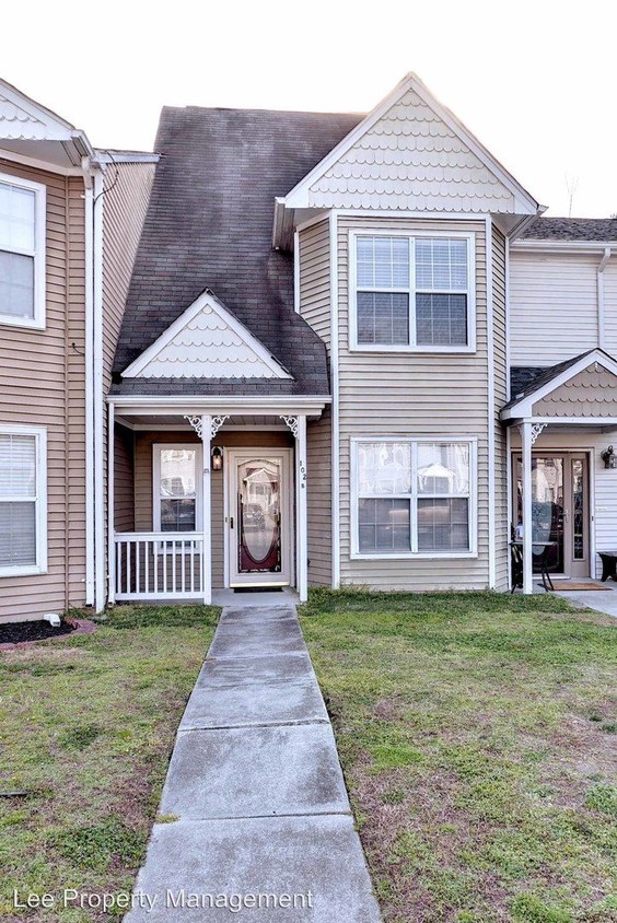 Primary Photo - 3 br, 2.5 bath House - 102 B Heather Way