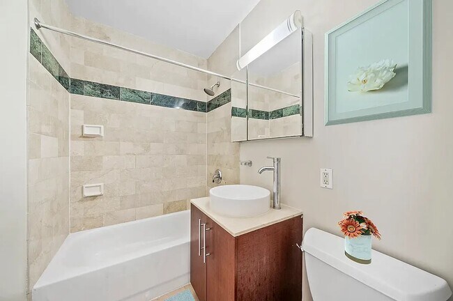 Foto del edificio - 8 Liberty Pl