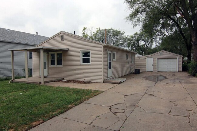 Building Photo - Omaha Ranch Home For Rent