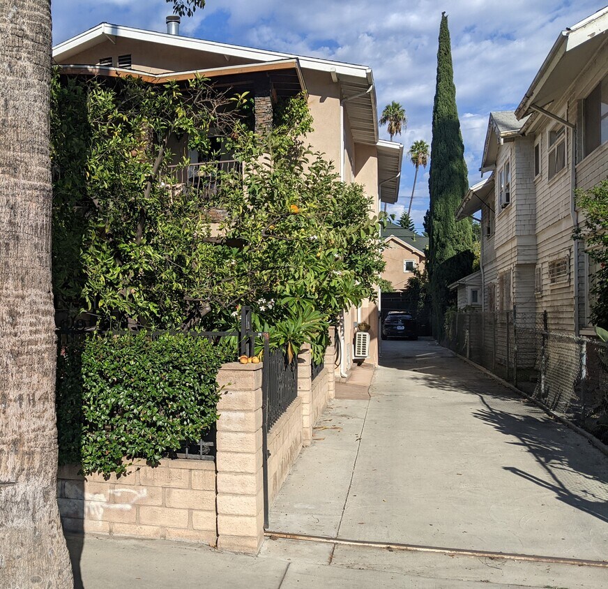 1548 N Kingsley Dr, Los Angeles, CA 90027 Townhome Rentals in Los