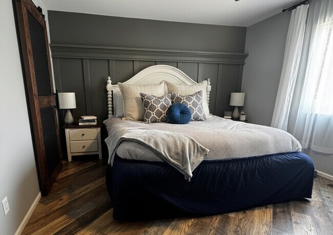 Foto del edificio - 4384 Poplar Brook Dr