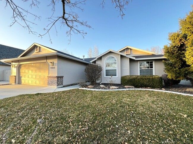 Building Photo - 11950 W Cactus Ct
