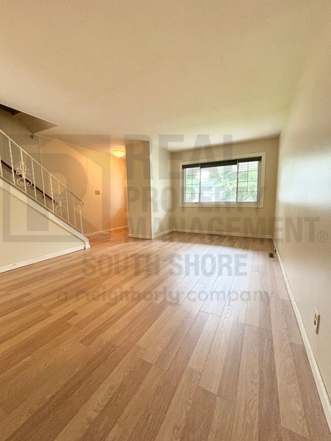 Building Photo - 1513 Monticello Park Dr