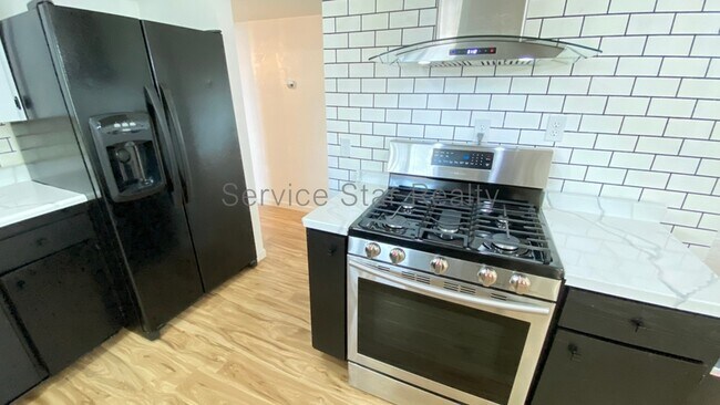 Foto del edificio - 8436 N 13th St