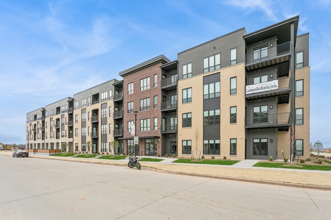 Foto del edificio - Larsen Orchard Terrace