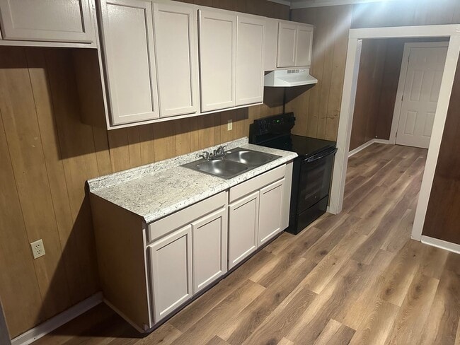 Foto del edificio - Available for Immediate Move-in! Spacious 3 Bedroom, 1 Bathroom Home with large backyard