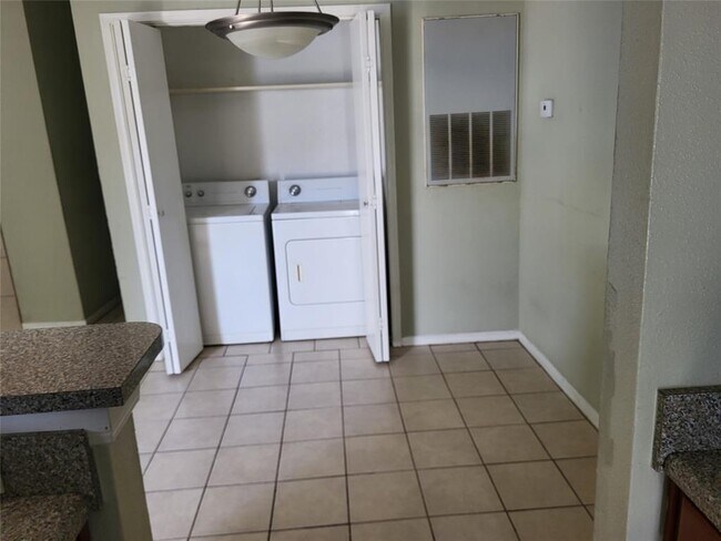 Foto del edificio - 3506 Cove View Blvd