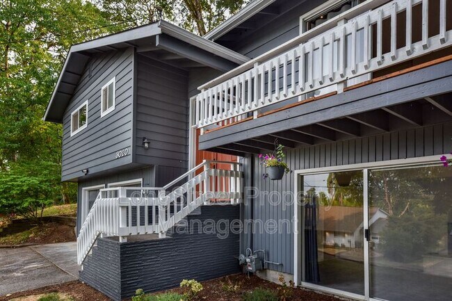 Building Photo - 3020 NW Ashwood Dr