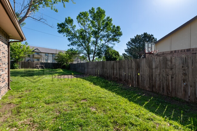 Building Photo - 6906 W O'Neil St