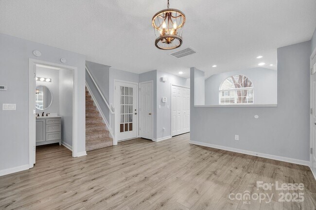 Foto del edificio - 8041 Christmas Ct