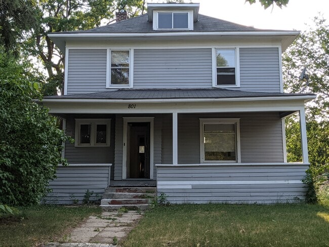Building Photo - 801 5th Ave S