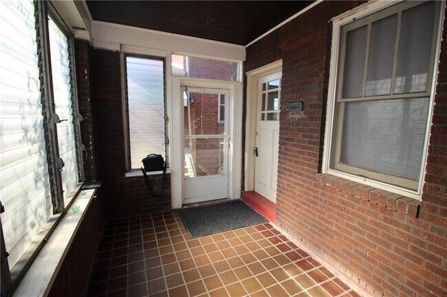 Building Photo - 577 Alger St