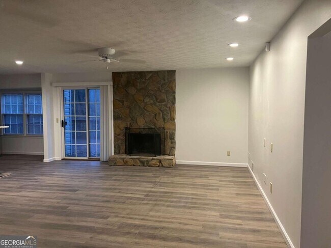 Building Photo - 1128 Wildwood Ln