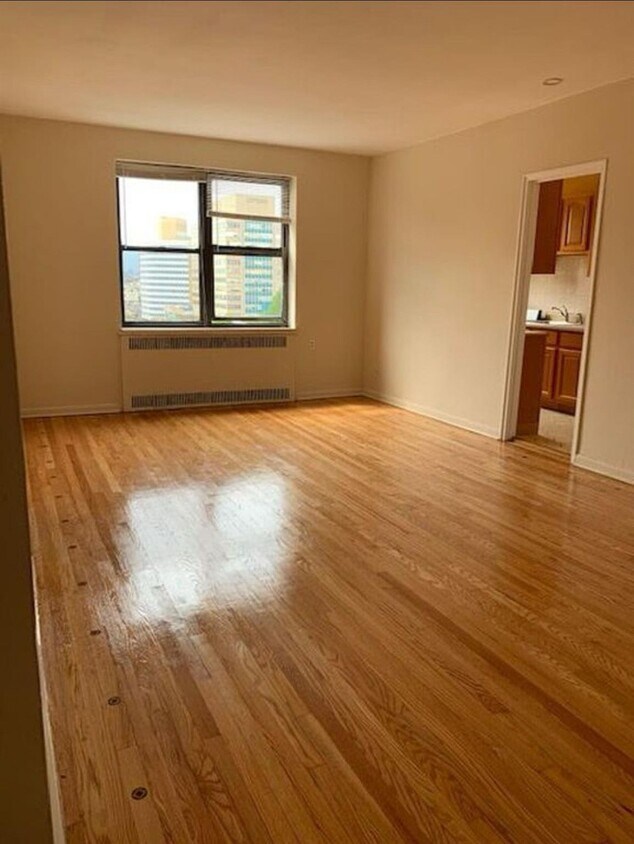 Foto principal - 98-76 Queens Blvd