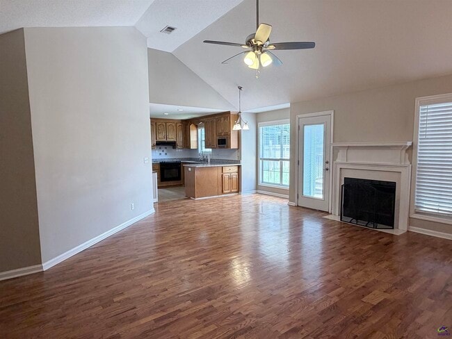 Foto del edificio - 106 Quail Hollow Dr
