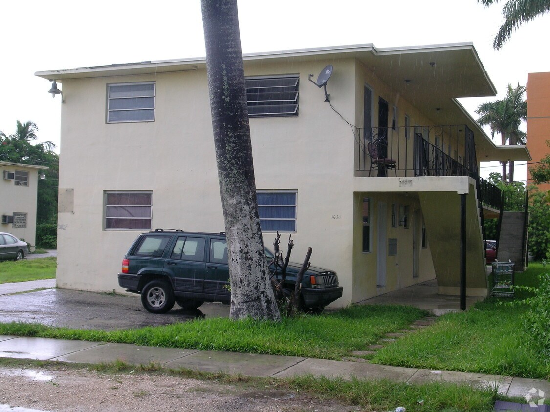 Building Photo - 1621-1631 NW 19th St