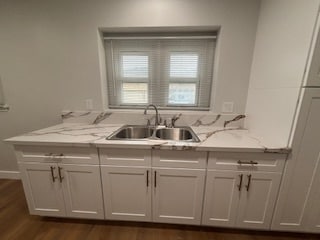 Building Photo - 931 E La Palma Dr