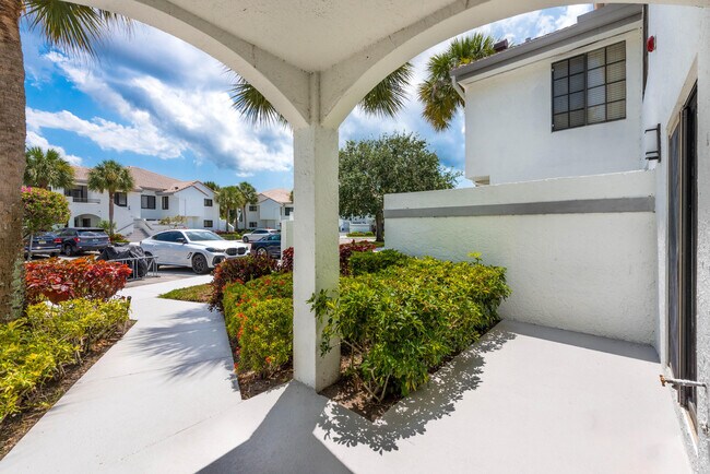 Building Photo - 15831 Loch Maree Ln