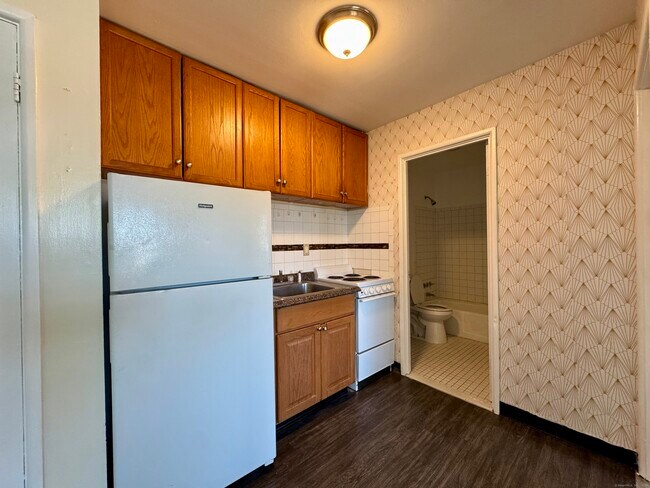 Building Photo - 145 Cowles St