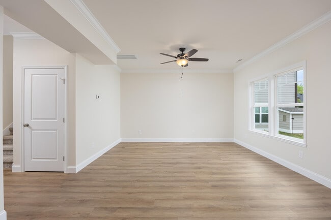 Building Photo - 5029 Solar