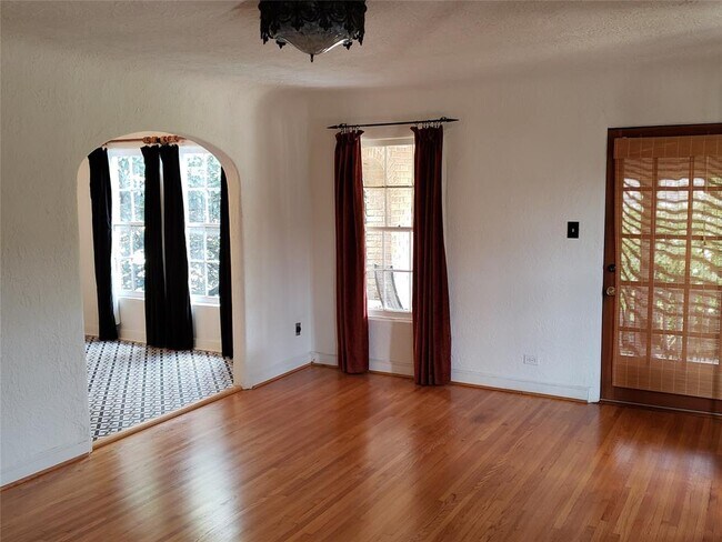 Foto del edificio - 5543 Sears St