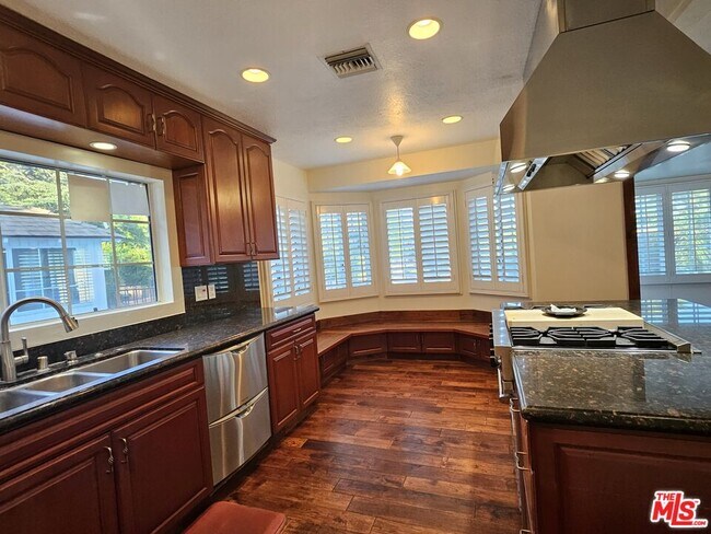 Foto del edificio - 2829 Markridge Rd