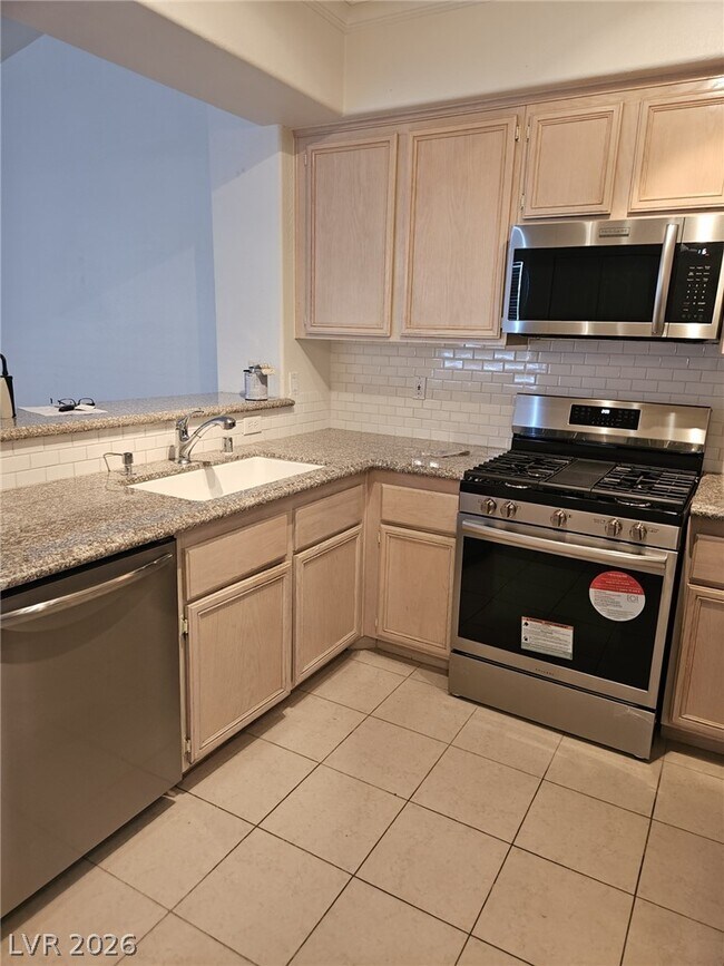 Building Photo - 9901 Trailwood Dr