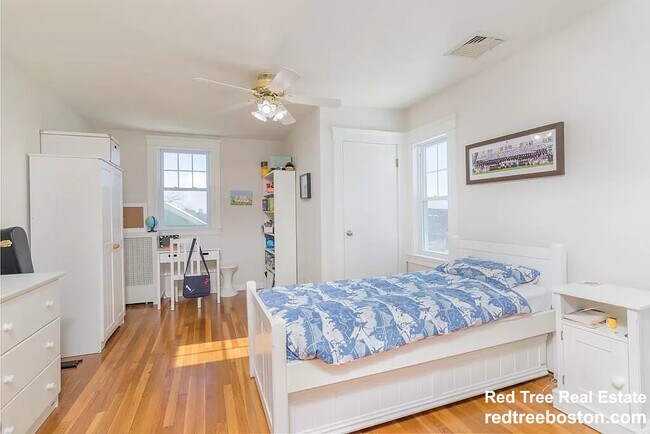 Building Photo - 46 Cerdan Ave