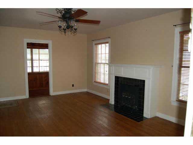 Foto del edificio - 1308 Crestwood Rd