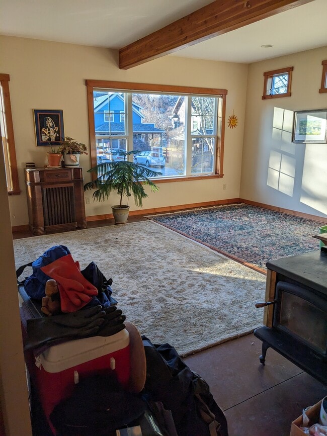 Building Photo - 819 Donovan Ave