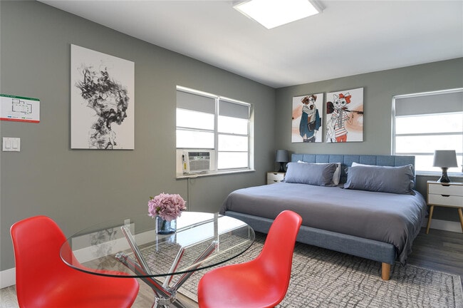 Building Photo - 1020 N Victoria Park Rd