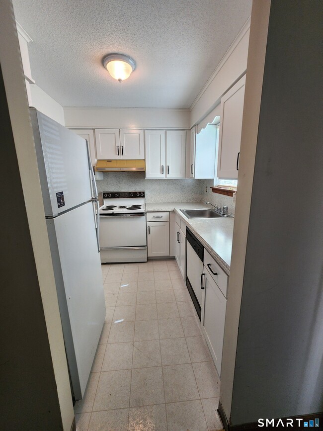 Building Photo - 71 Bentwood Dr