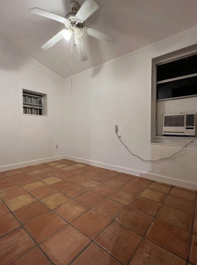 Building Photo - 344 Pilgrim Rd