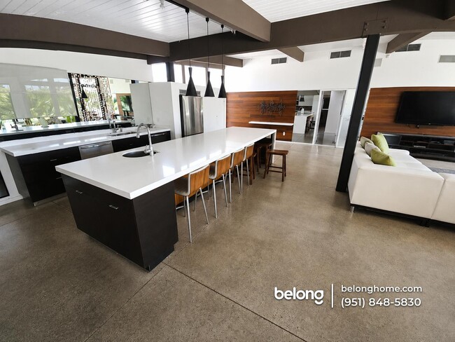 Foto del edificio - 655 E Racquet Club Rd