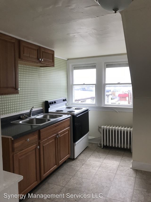 Building Photo - 666-666 Oak Hill Ave