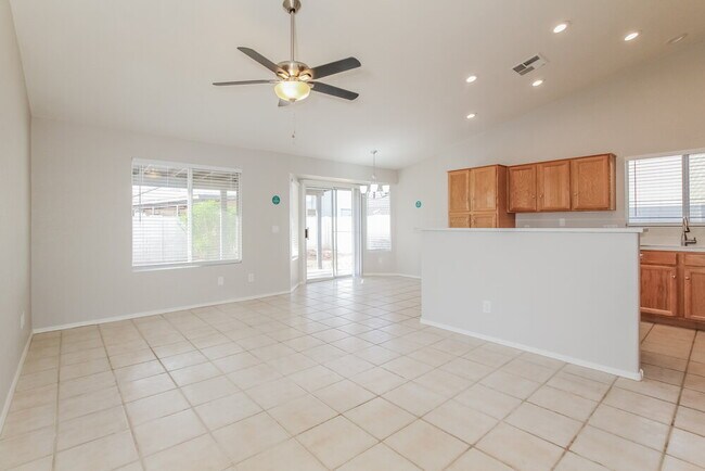 Foto del edificio - 14446 W Wendover Dr