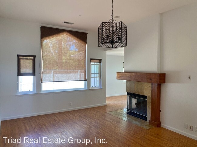 Building Photo - 3 br, 3 bath House - 1055 Sunrose Ct.