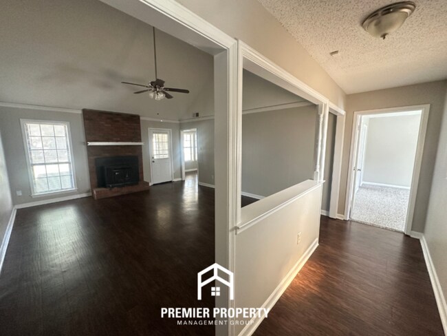 Foto del edificio - 6128 Briarbend Ln