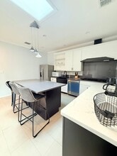 Building Photo - 941-941 Bayonne St