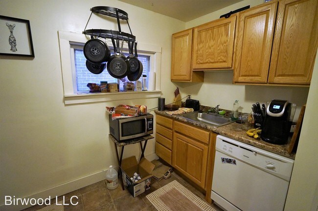 Building Photo - 714 E Johnson St