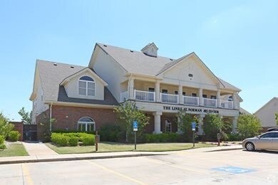 Oficina de arrendamiento - 3929 24th Ave SE